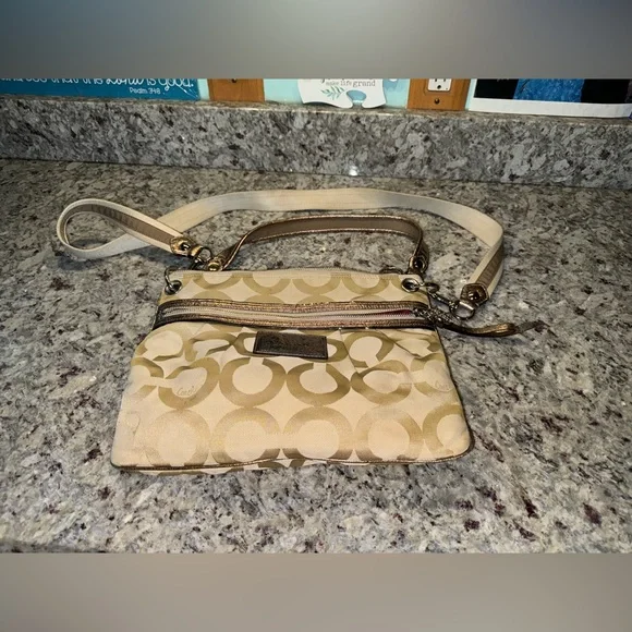 Coach Poppy Crossbody Purse - Picture 12 of 12